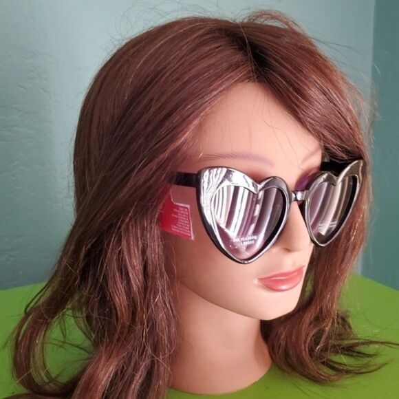 Heart shape black sunglasses - Picture 4 of 4